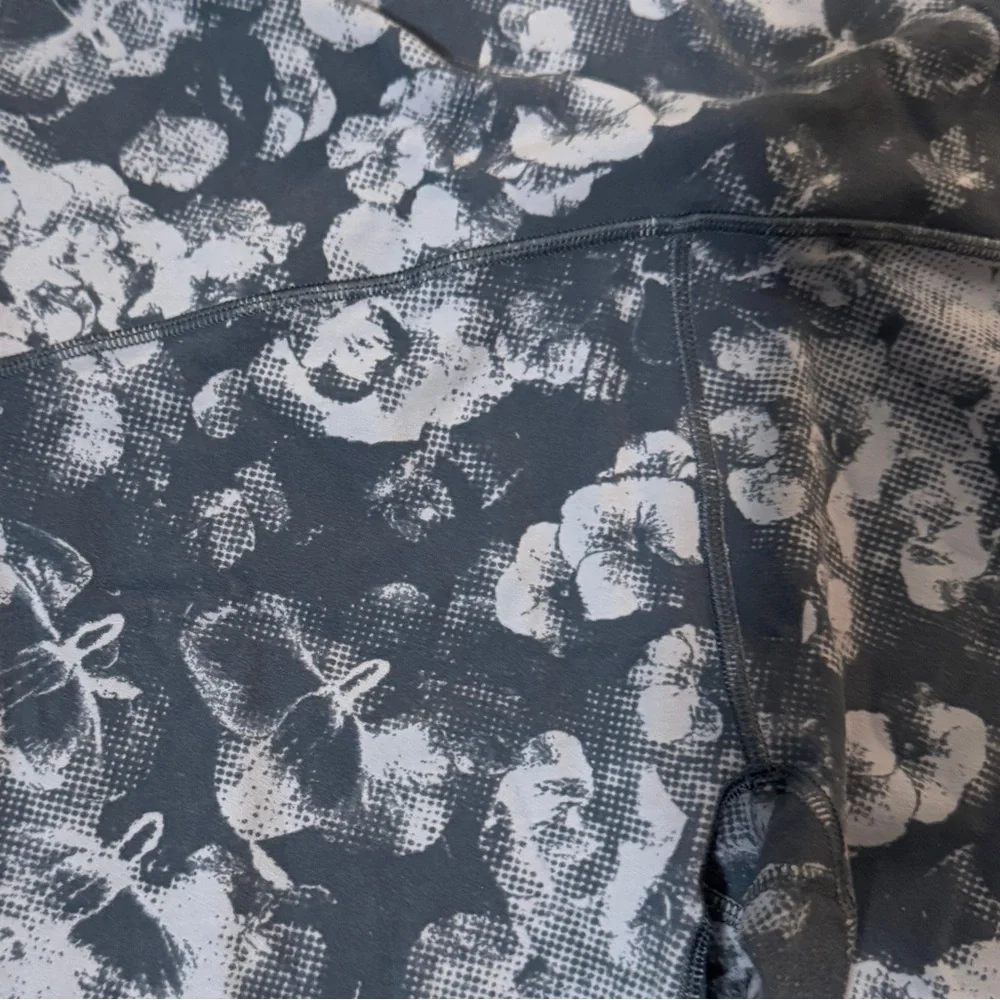 Blue Floral Print Buttery Soft Leggings Size Small - Picture 2 of 4